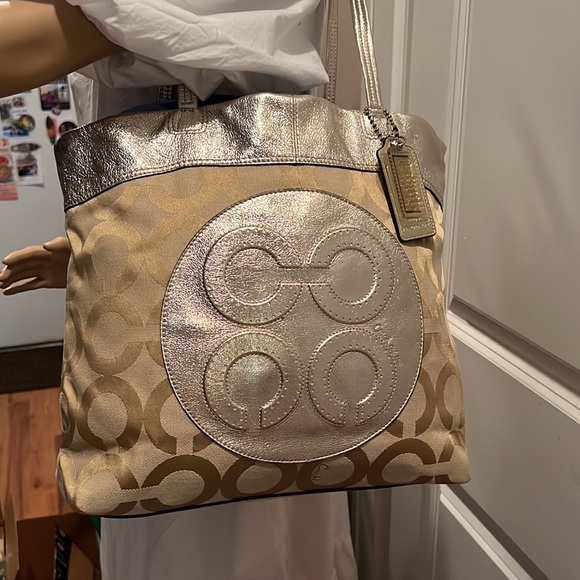 Coach Tote Metallic Gold - Picture 11 of 11